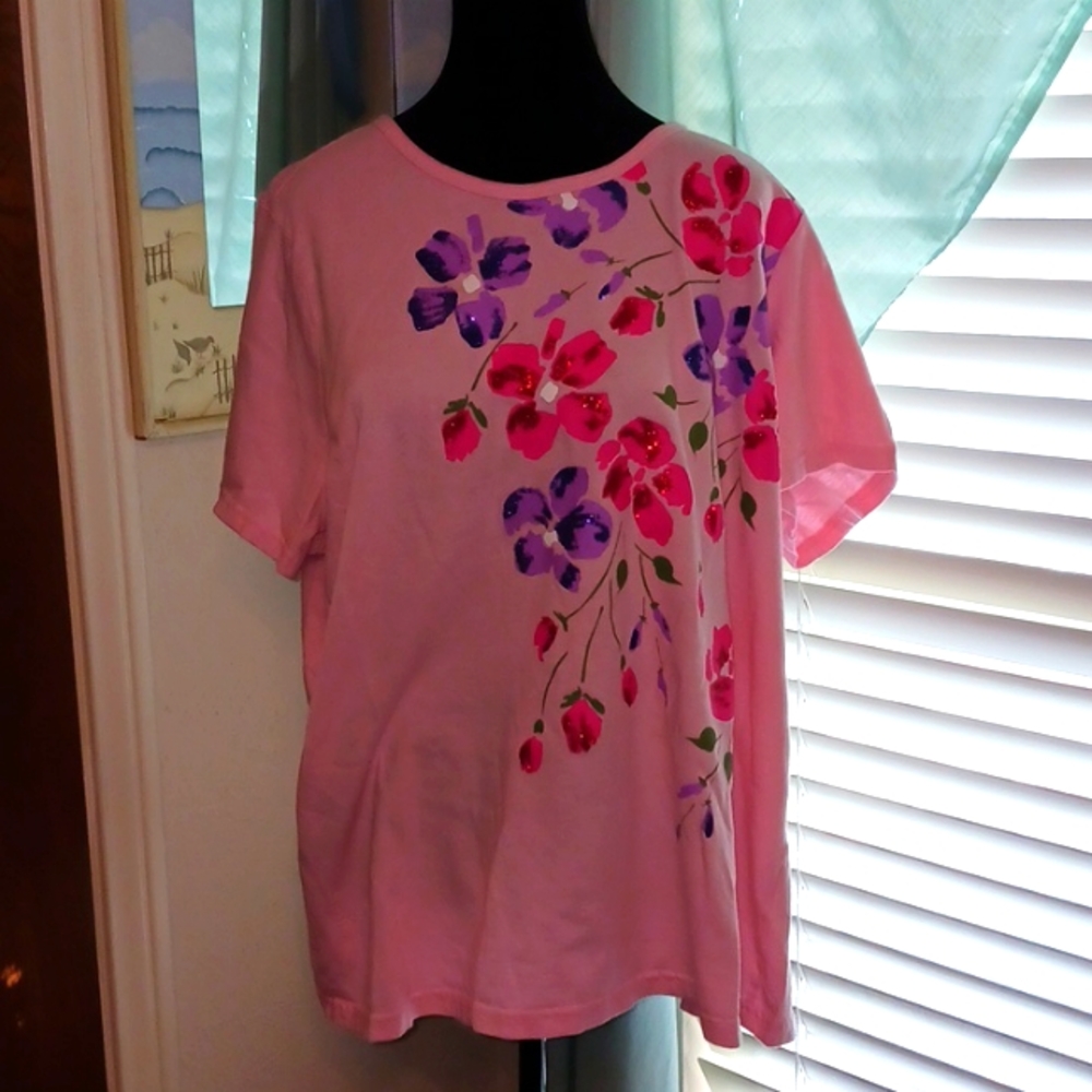 Basic Editions 2X pink with sparkly florals tee shoet good condition